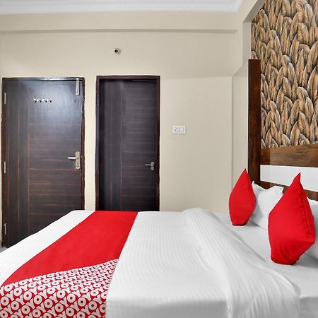 OYO 82307 Hotel Zodiac Indore Esterno foto