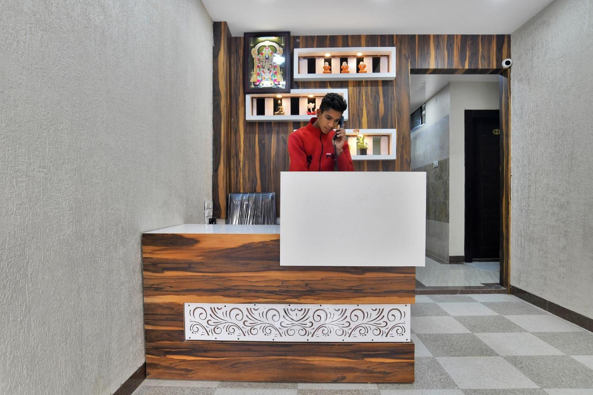 OYO 82307 Hotel Zodiac Indore Esterno foto