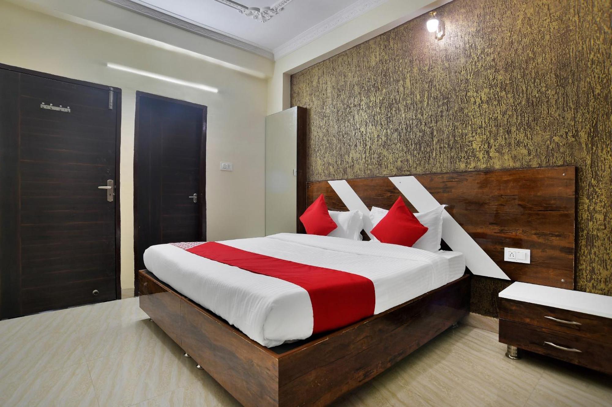 OYO 82307 Hotel Zodiac Indore Esterno foto