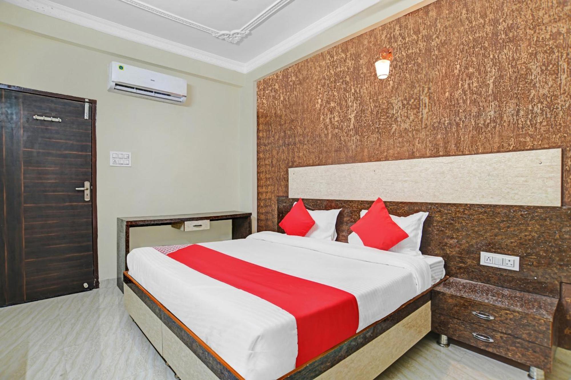 OYO 82307 Hotel Zodiac Indore Esterno foto