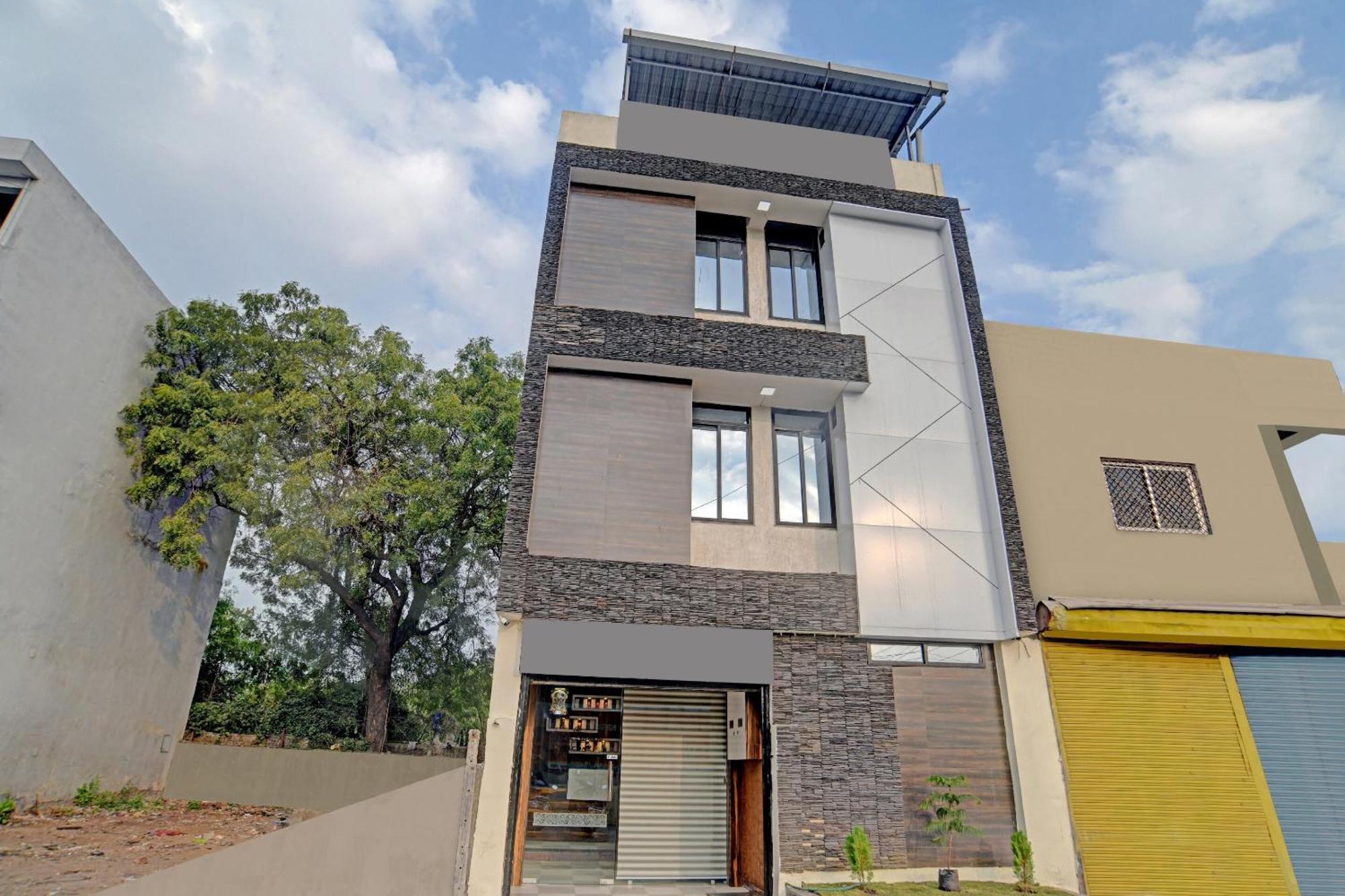 OYO 82307 Hotel Zodiac Indore Esterno foto