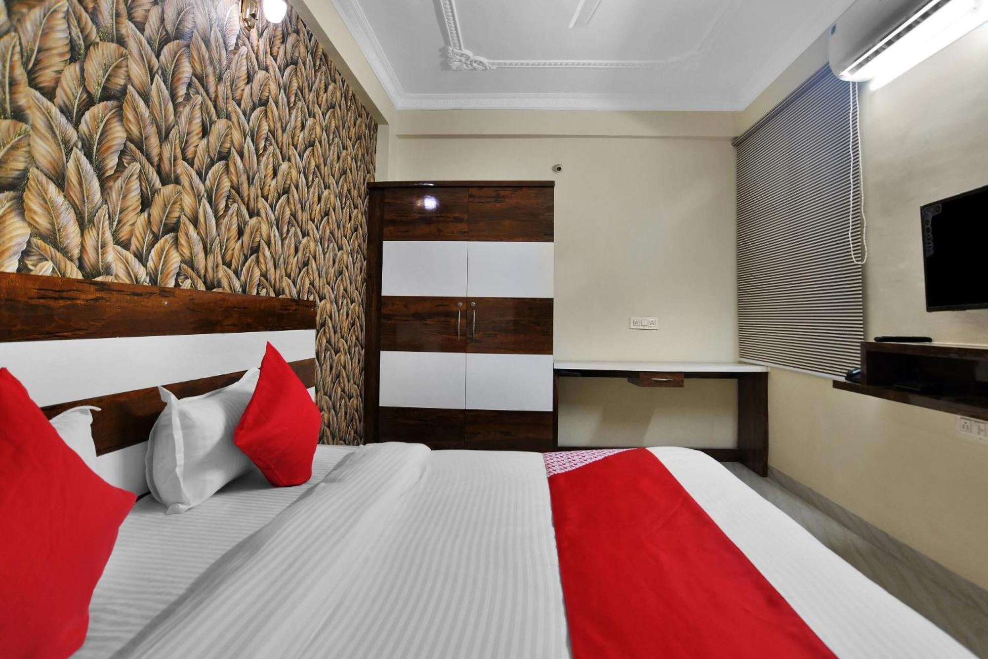 OYO 82307 Hotel Zodiac Indore Esterno foto