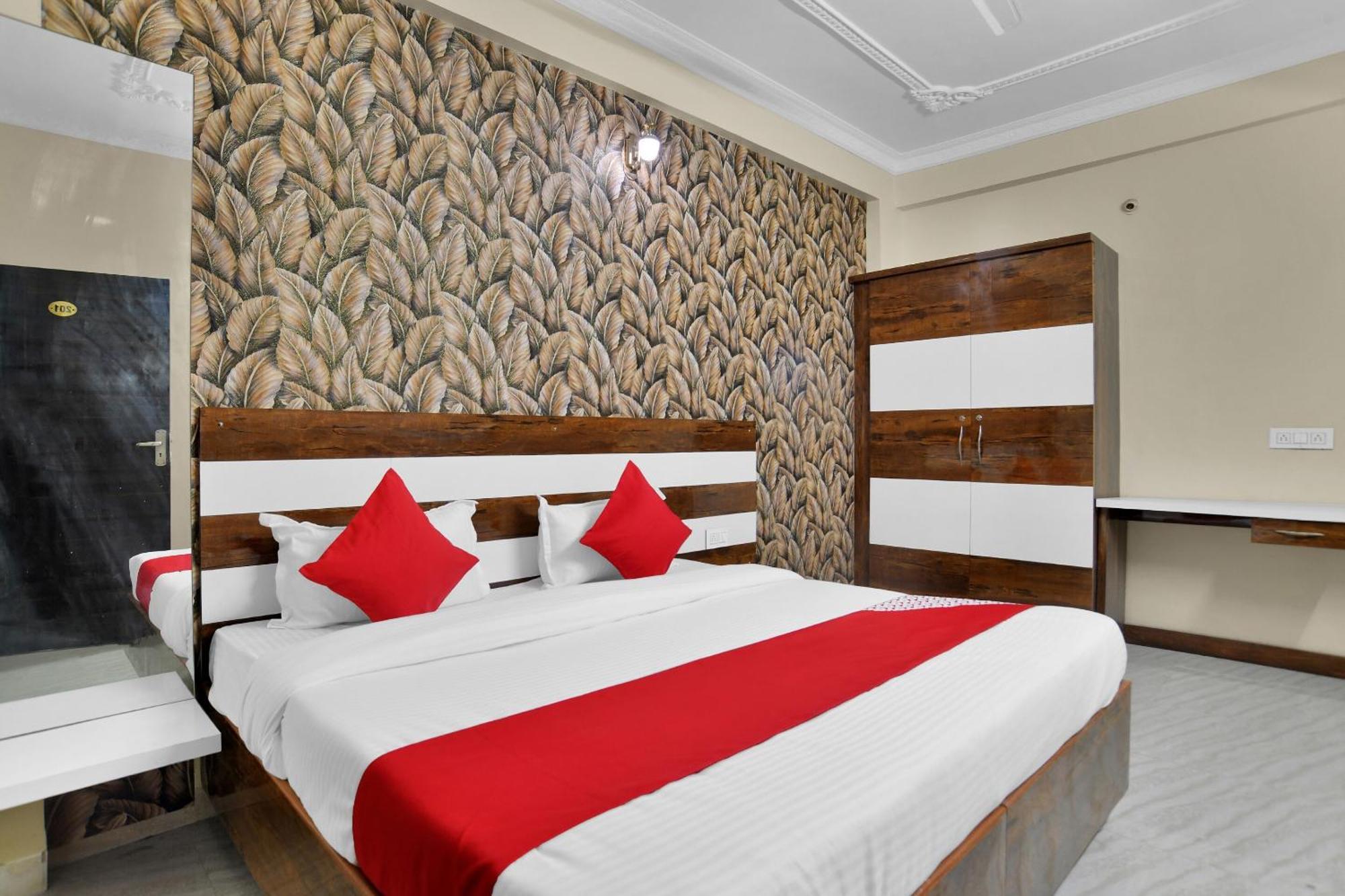 OYO 82307 Hotel Zodiac Indore Esterno foto