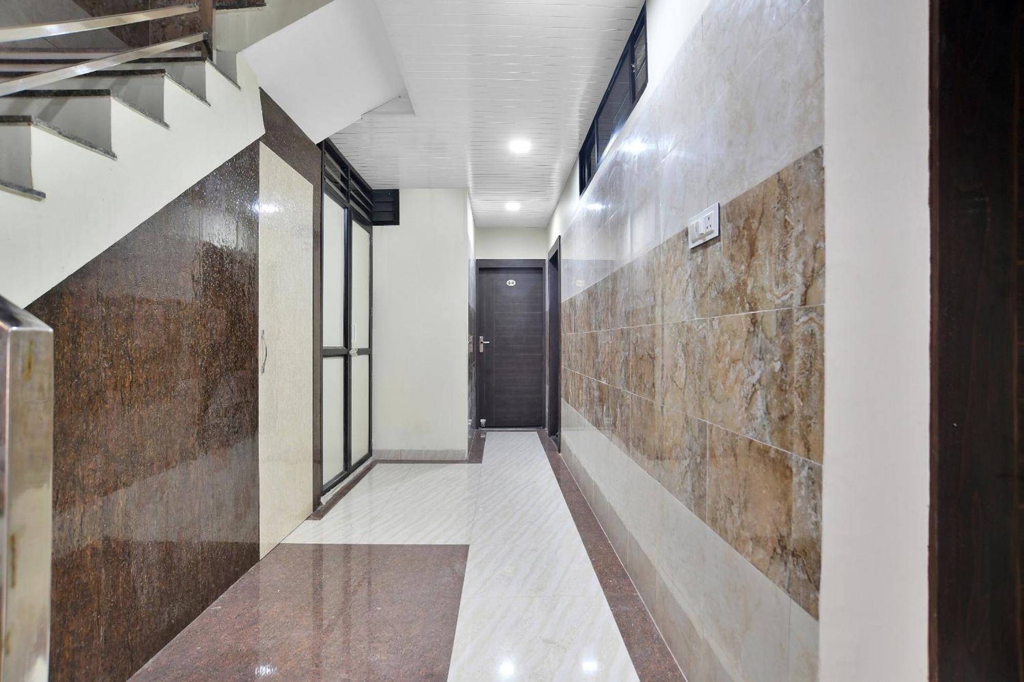 OYO 82307 Hotel Zodiac Indore Esterno foto