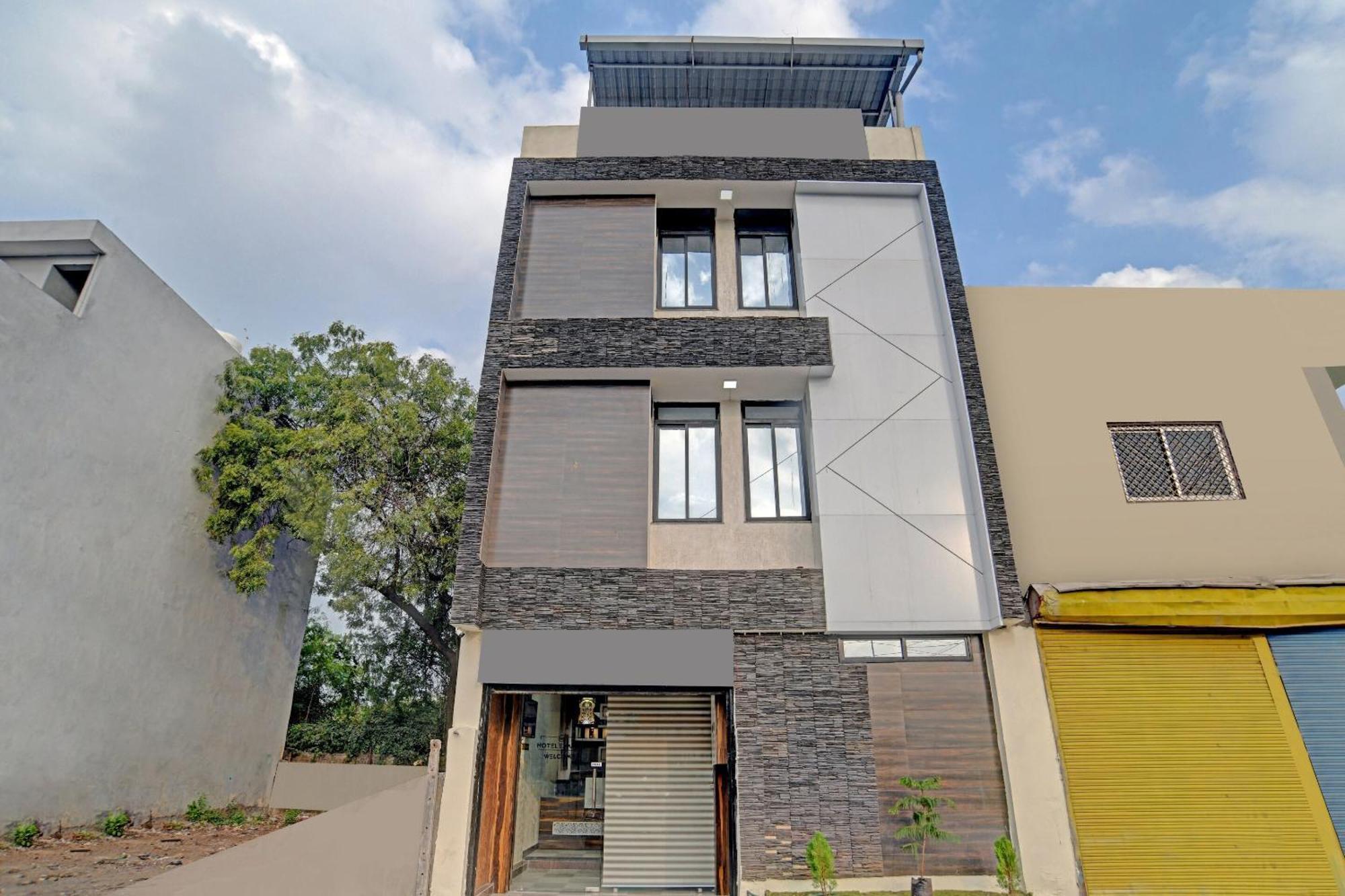 OYO 82307 Hotel Zodiac Indore Esterno foto
